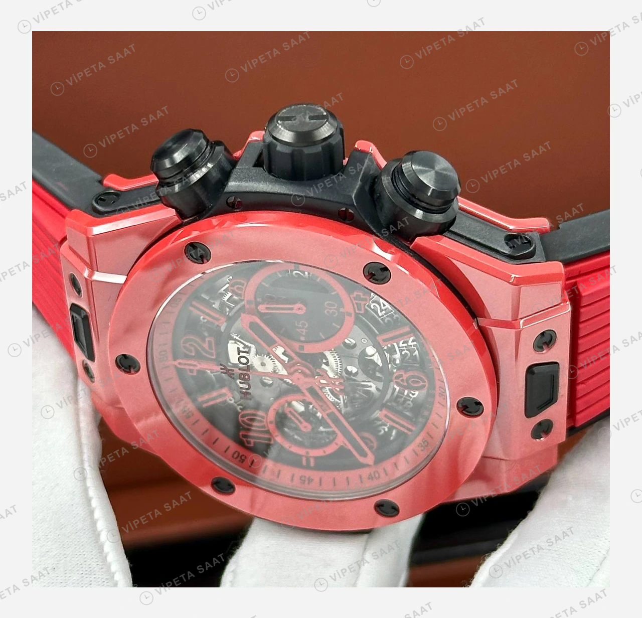 Hublot Big Bang Unico Kırmızı Seramik Skeleton Kronograf Super Clone ETA Eta Saat yan görünüm