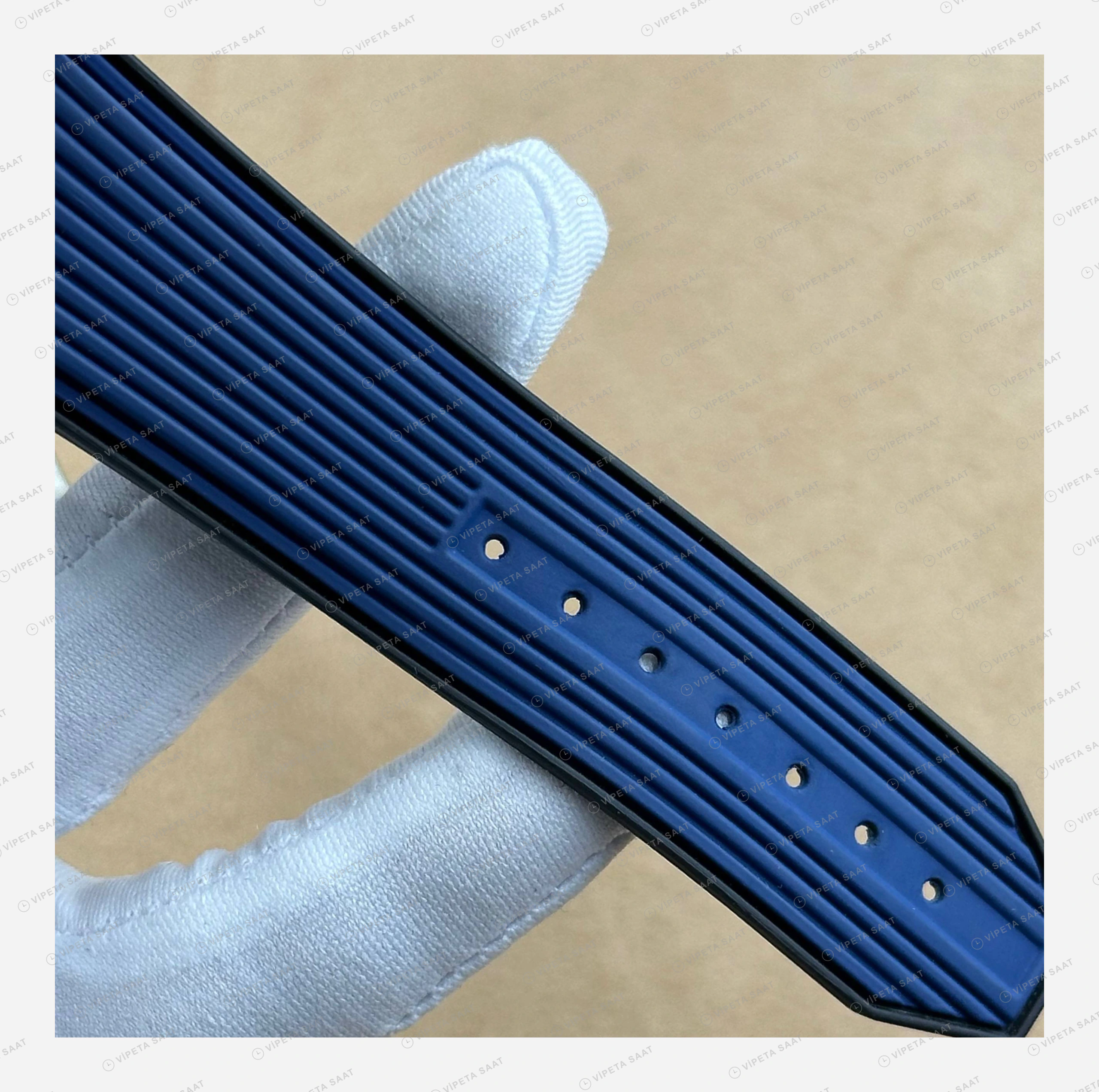 Hublot Big Bang Unico Mavi Skeleton Kronograf Lacivert Kauçuk Super Clone ETA Eta Saat karşıdan görünüm