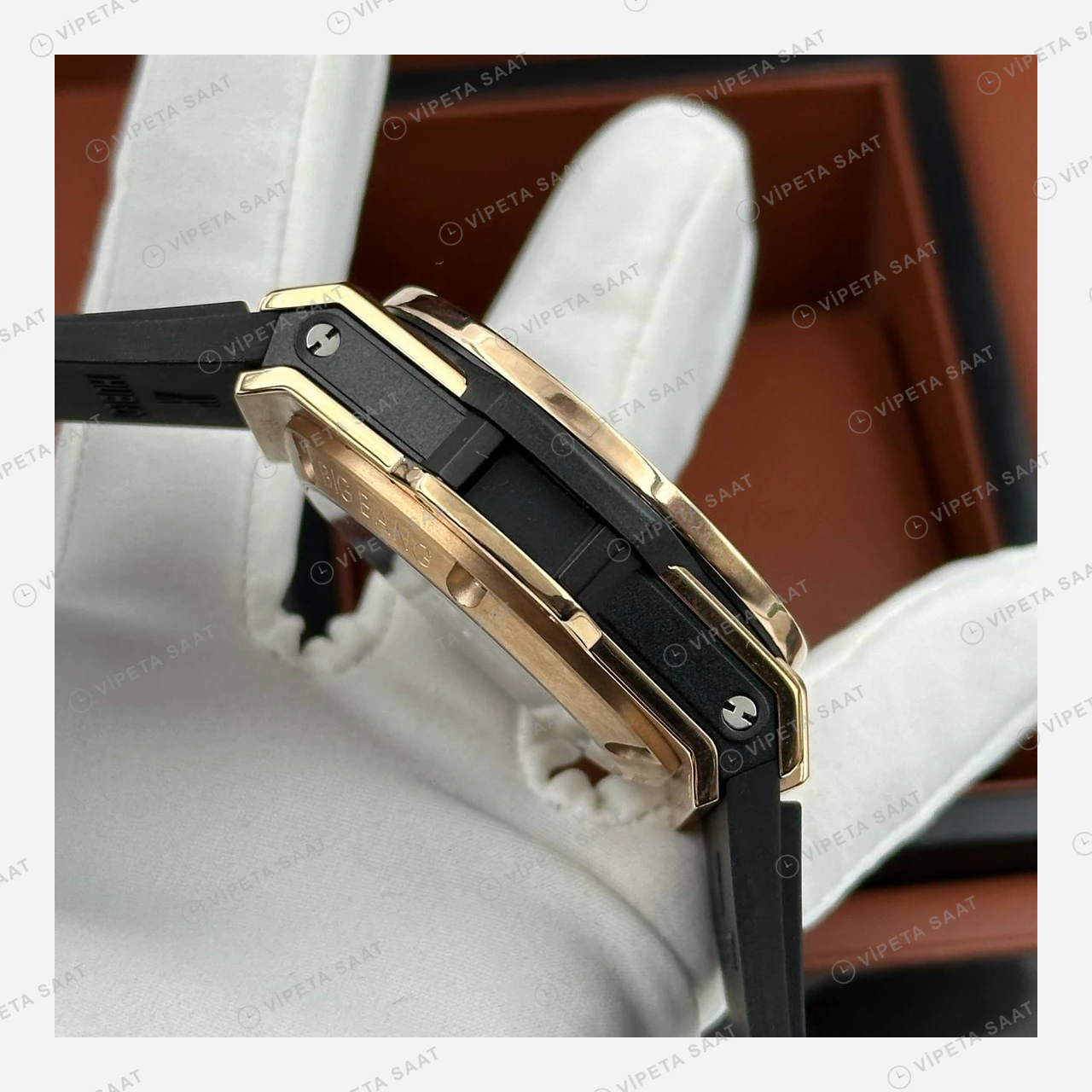 Hublot Big Bang Unico Rose Gold Siyah Skeleton Kronograf Super Clone ETA Eta Saat karşıdan görünüm