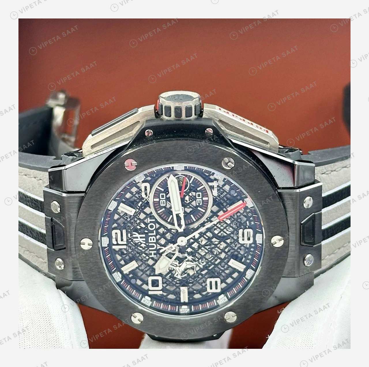 Hublot Big Bang Unico Titanyum Skeleton Kronograf Kauçuk Super Clone ETA Eta Saat karşıdan görünüm