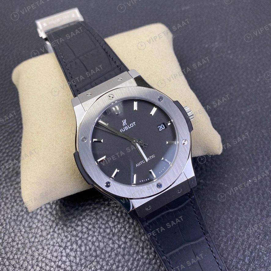 Hublot Classic Fusion Celik Kasa Gri Kadran Siyah Deri Super Clone Eta Saat görünüm 4