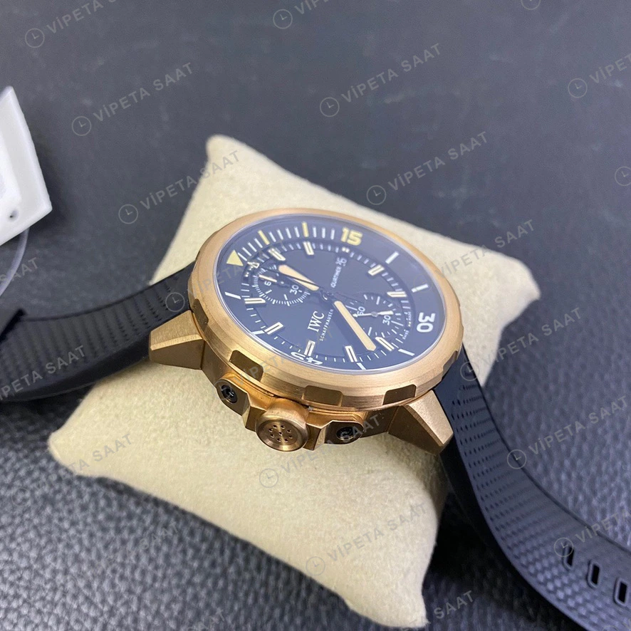 IWC Aquatimer Kronograf Bronz Kasa Siyah Kadran Kaucuk Kordon Super Clone Eta Saat görünüm 4