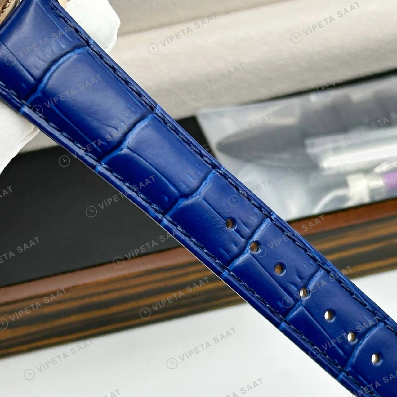 Jacob Co Astronomia Rose Altın Ejderha Deri Super Clone ETA Saat karşıdan görünüm