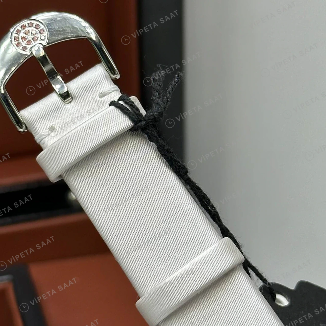Jacob Co Brilliant Kırmızı Baget Taşlı Kauçuk Super Clone ETA Saat detay 6