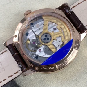 Jaeger-LeCoultre GMT-Master II Rendez-Vous Rose Kasa Baget Bezel Gri Kadran Kahverengi Deri Kordon Super Clone Eta Eta Saat karşıdan görünüm