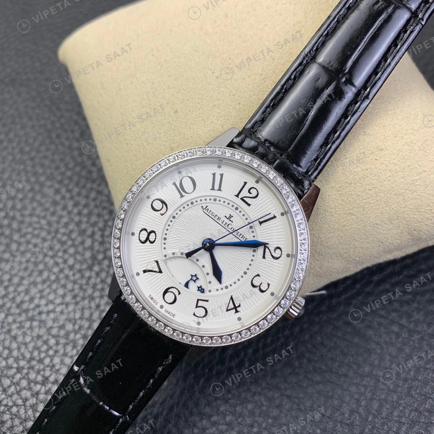 Jaeger-LeCoultre Rendez-Vous Beyaz Kadran Baget Bezel Siyah Deri Kordon Super Clone Eta Eta Saat yan görünüm