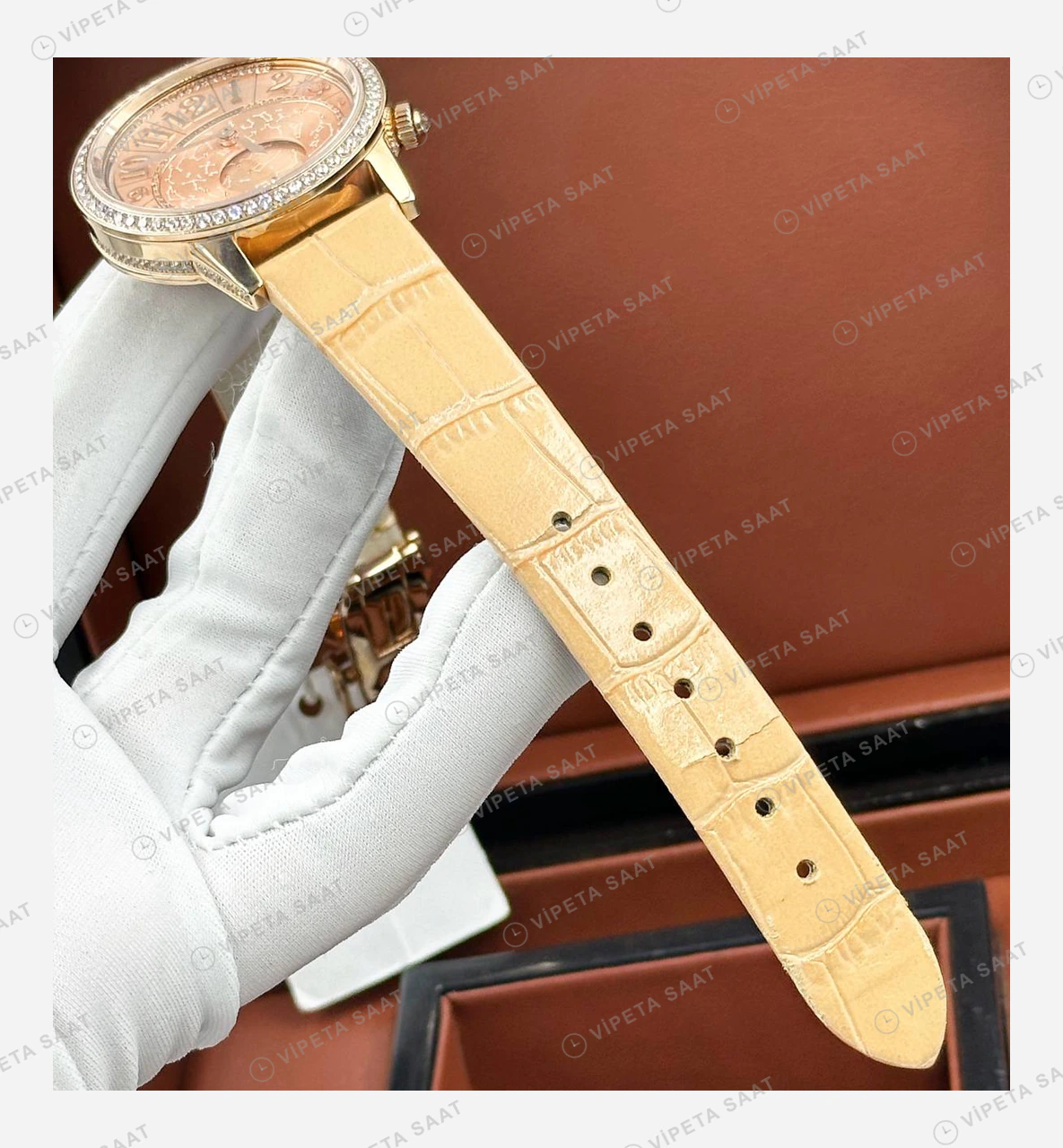 Jaeger LeCoultre Reverso Rose Pembe Elmas Taşlı Deri Super Clone ETA Eta Saat detay 5