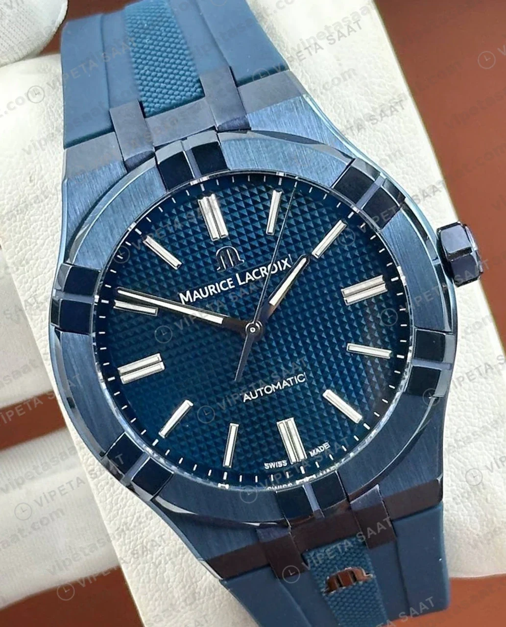 Maurice Lacroix Aikon Mavi Kadran Kauçuk Dokulu Parlak Super Clone ETA Saat detay 6