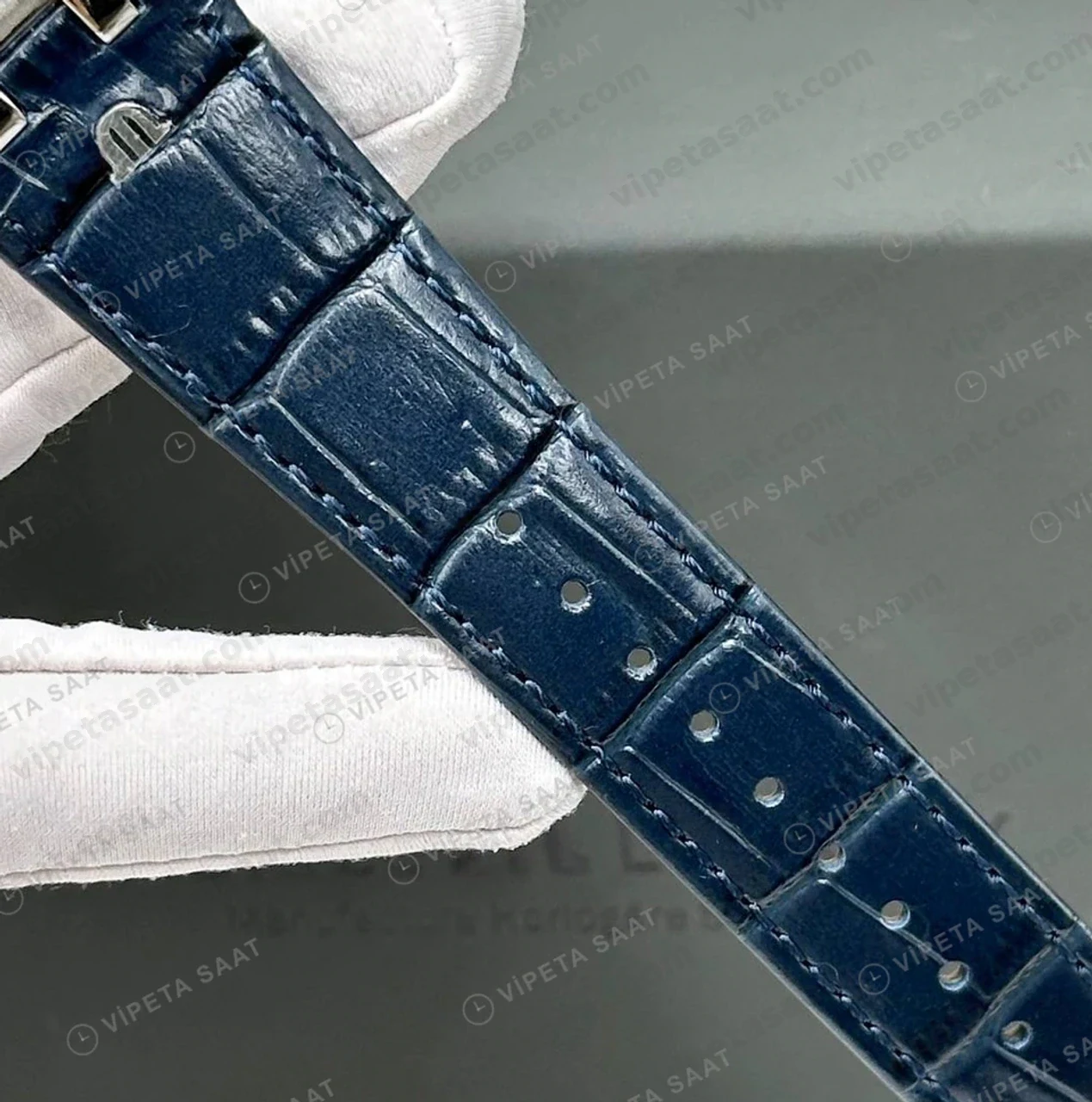 Maurice Lacroix Aikon Mavi Kronograf Kauçuk Super Clone ETA Saat yan görünüm