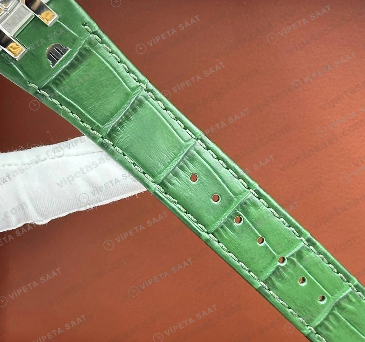 Maurice Lacroix Aikon Siyah Kronograf Yeşil Kauçuk Super Clone ETA Saat karşıdan görünüm