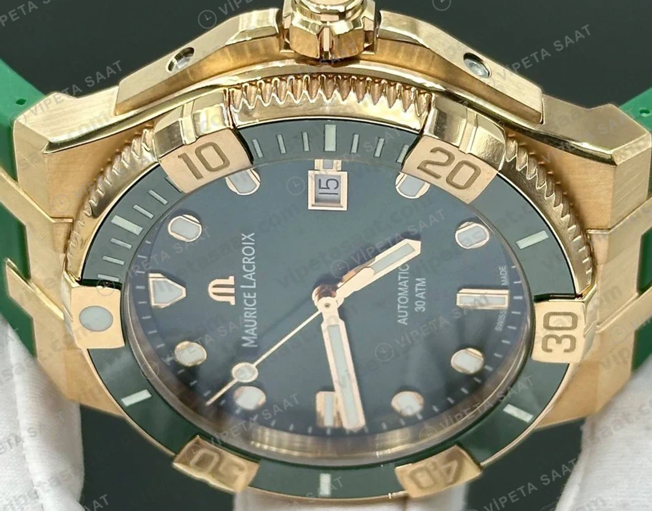 Maurice Lacroix Aikon Venturer Rose Yeşil Dalış Kauçuk Super Clone ETA Saat karşıdan görünüm