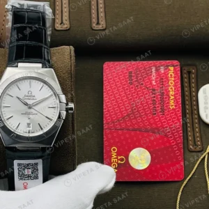 Omega Constellation Beyaz Kadran Celik Kasa Siyah Deri Super Clone Eta Eta Saat karşıdan görünüm