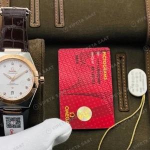 Omega GMT-Master II Constellation Beyaz Baget Kadran Rose Celik Kasa Kahverengi Deri Gümüş Kadran Super Clone Eta Eta Saat karşıdan görünüm