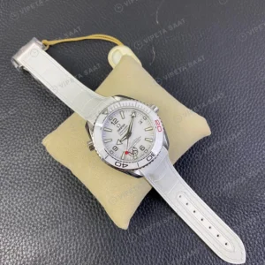 Omega GMT-Master II Seamaster Planet Ocean Gümüş Kadran Beyaz Deri Kordon Super Clone Eta Eta Saat karşıdan görünüm