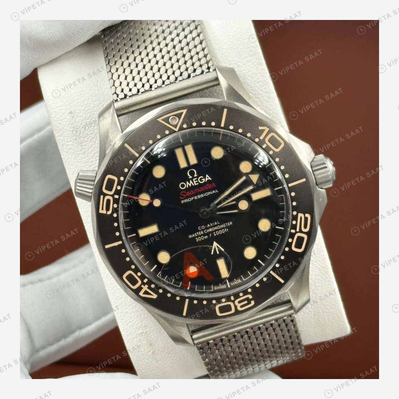 Omega Seamaster 300 Siyah Kadran Çelik Örgü İkon Super Clone ETA Eta Saat karşıdan görünüm