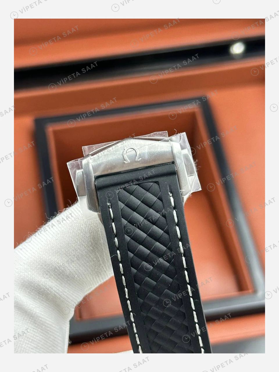 Omega Seamaster Aqua Terra Worldtimer Skeleton Kauçuk Super Clone ETA Eta Saat karşıdan görünüm