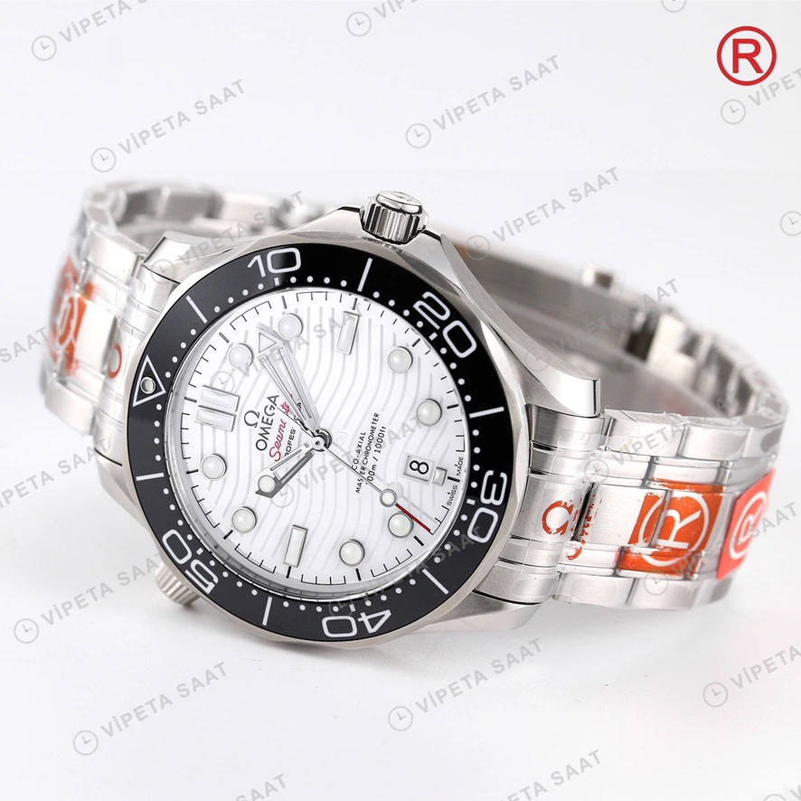 Omega Seamaster Diver 300M Beyaz Kadran Siyah Bezel Celik Kordon Super Clone Eta Eta Saat detay 4
