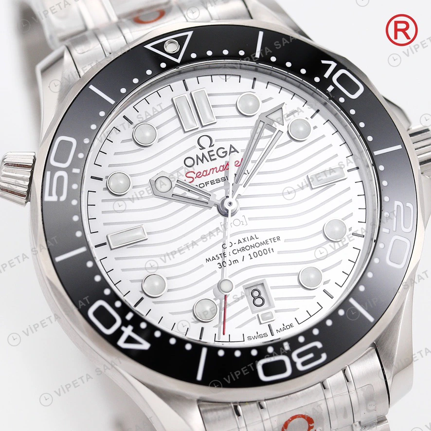 Omega Seamaster Diver 300M Beyaz Kadran Siyah Bezel Celik Kordon Super Clone Eta Eta Saat detay 5