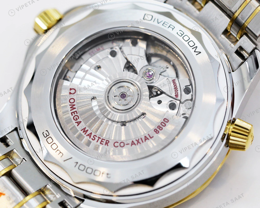 Omega Seamaster Diver 300M Mavi Kadran Mavi Bezel Celik Altin Kordon Super Clone Eta Eta Saat detay 4