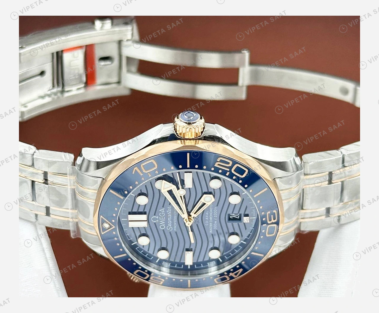 Omega Seamaster Diver 300M Mavi Kadran Sarı Altın İki Renk Super Clone ETA Eta Saat detay 3