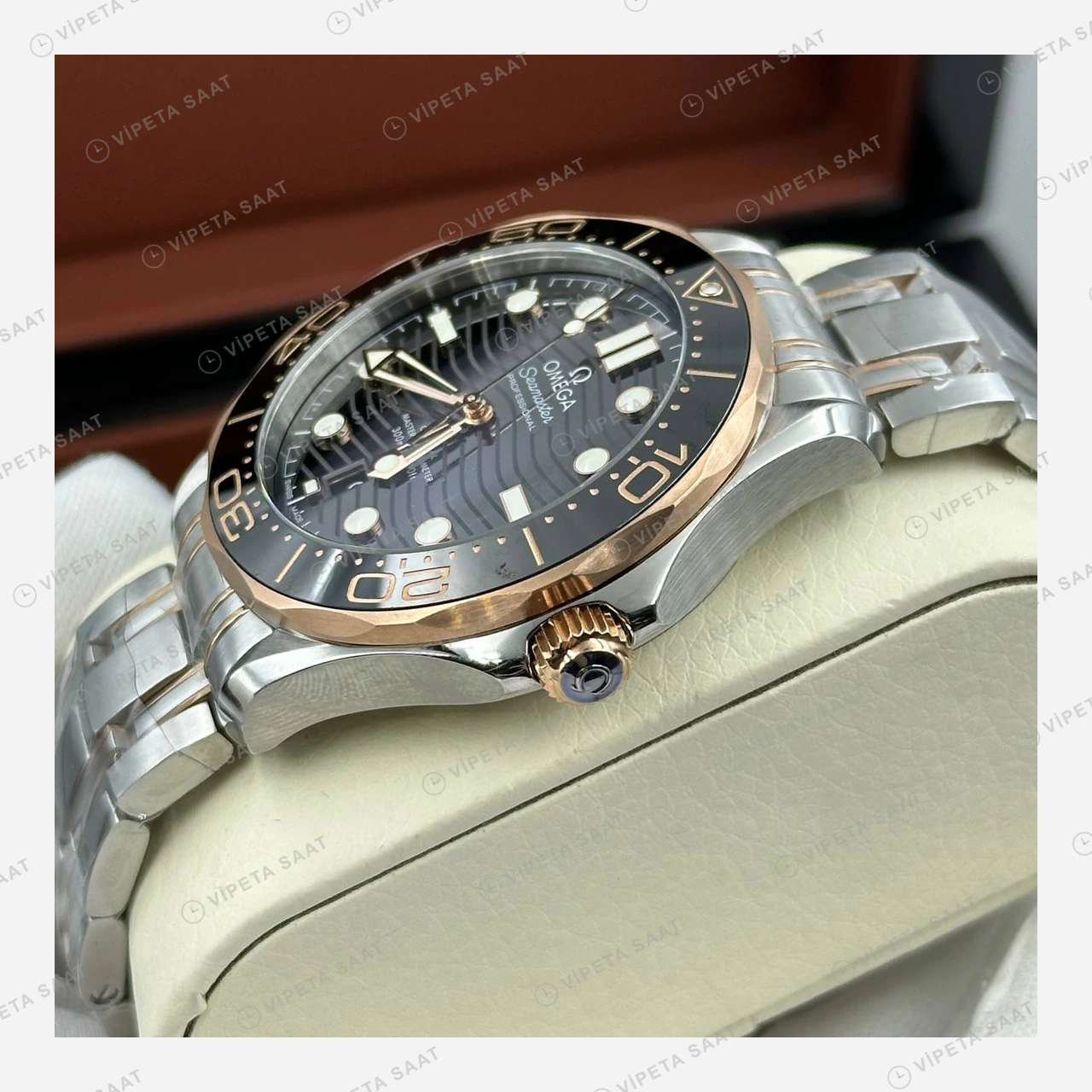 Omega Seamaster Diver 300M Siyah Dalga Kadran İki Renk Super Clone ETA Eta Saat yan görünüm