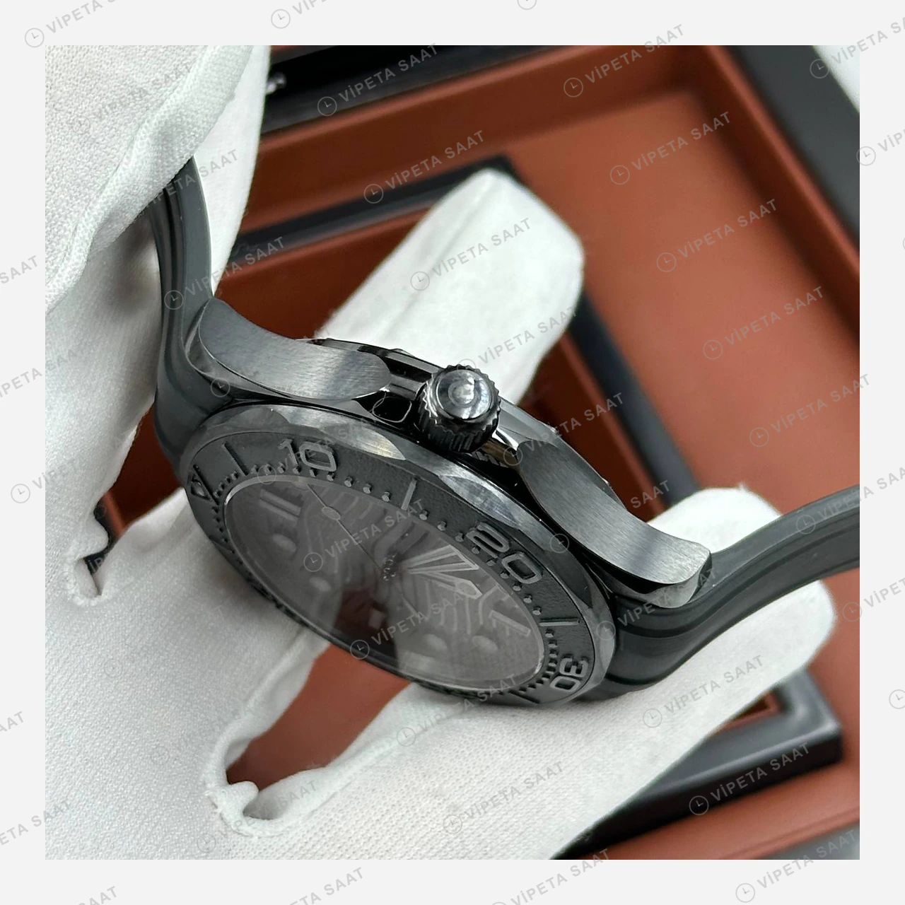 Omega Seamaster Diver 300M Siyah DLC Kauçuk Super Clone ETA Eta Saat detay 4