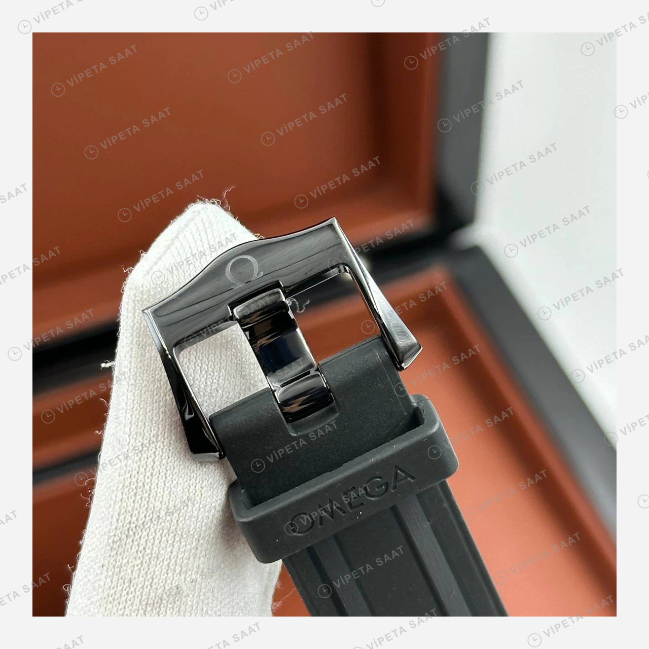 Omega Seamaster Diver 300M Siyah DLC Kauçuk Super Clone ETA Eta Saat detay 5