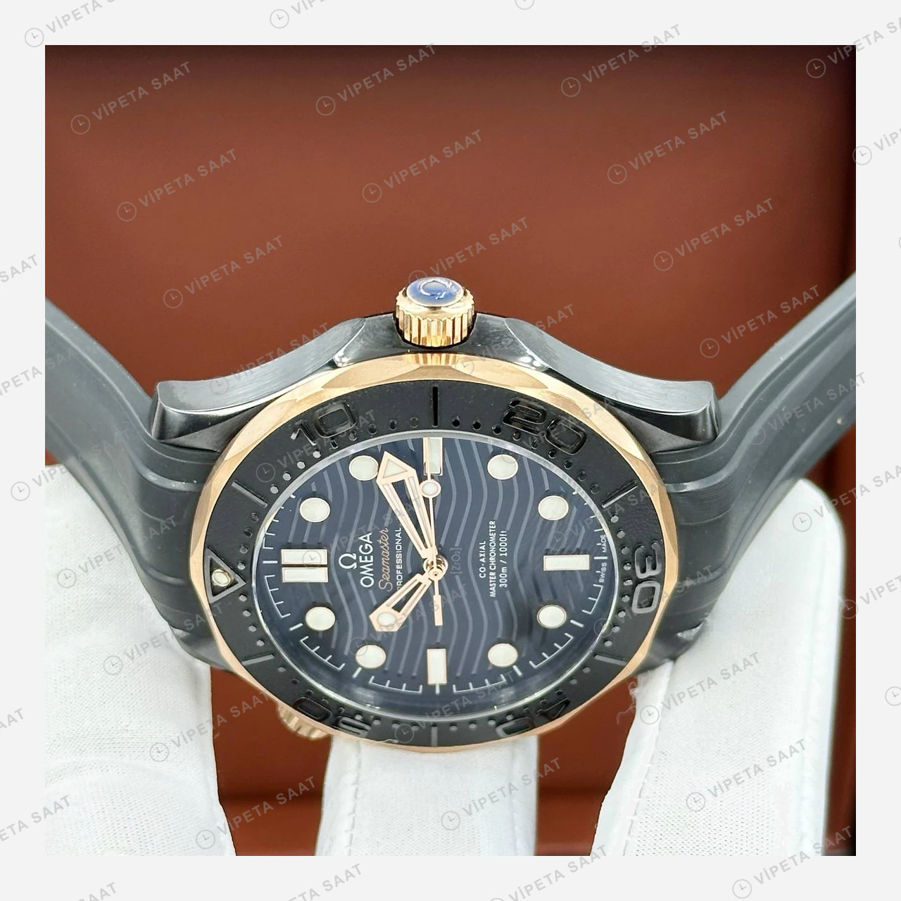 Omega Seamaster Diver 300M Siyah Kadran Everose Kauçuk Super Clone ETA Eta Saat detay 4