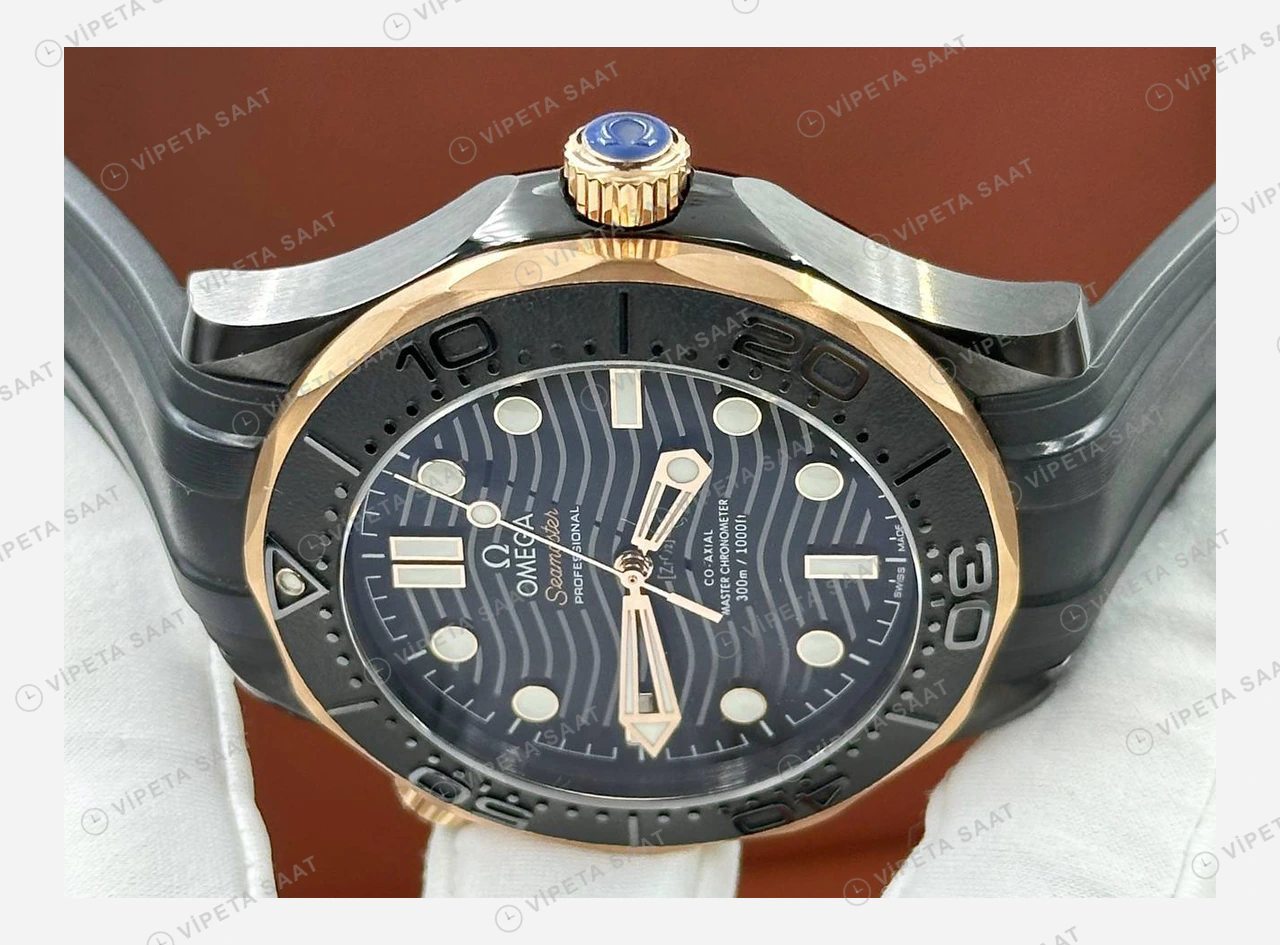 Omega Seamaster Diver 300M Siyah Kadran Sarı Altın Kauçuk Super Clone ETA Eta Saat detay 3
