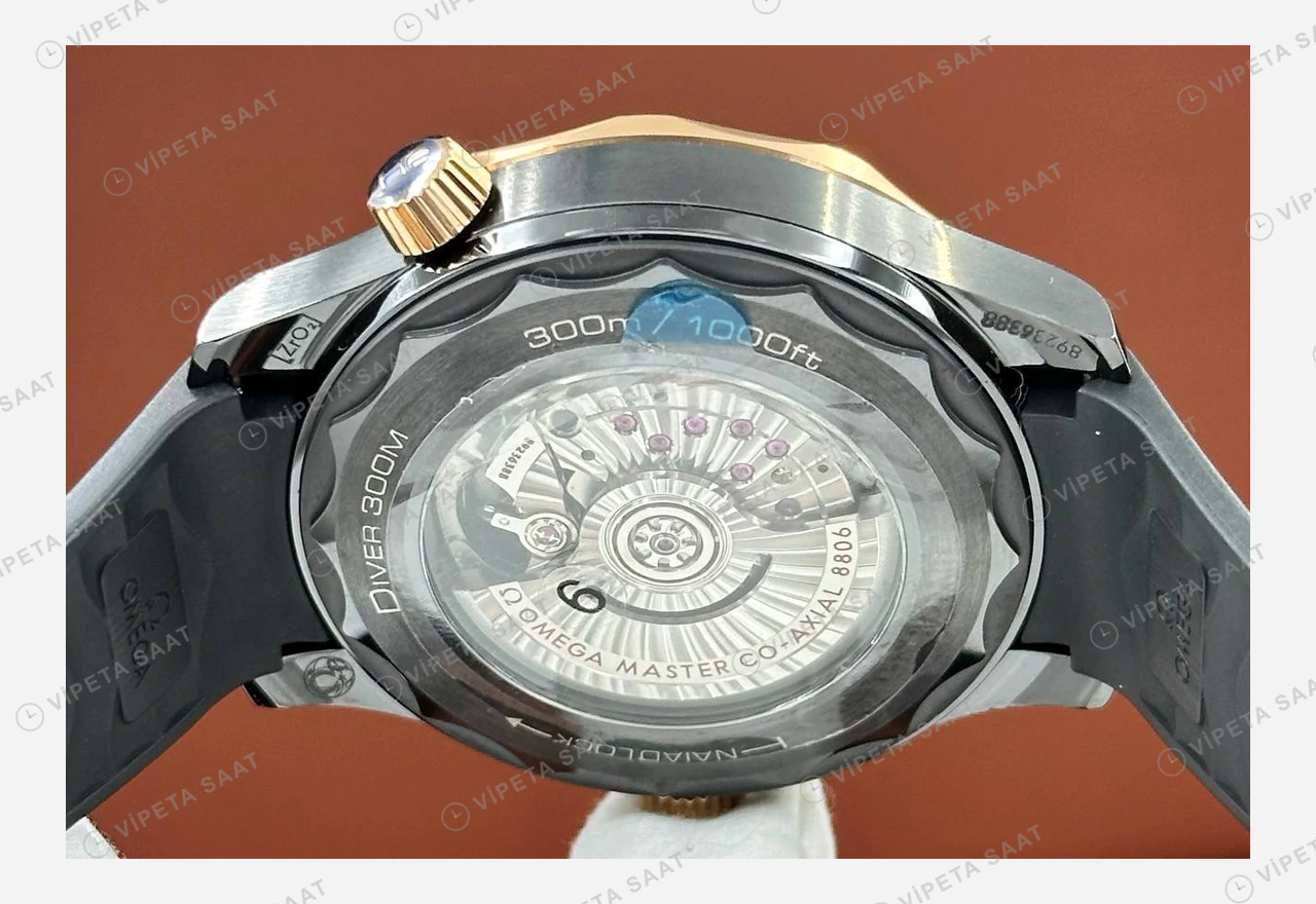 Omega Seamaster Diver 300M Siyah Kadran Sarı Altın Kauçuk Super Clone ETA Eta Saat detay 4