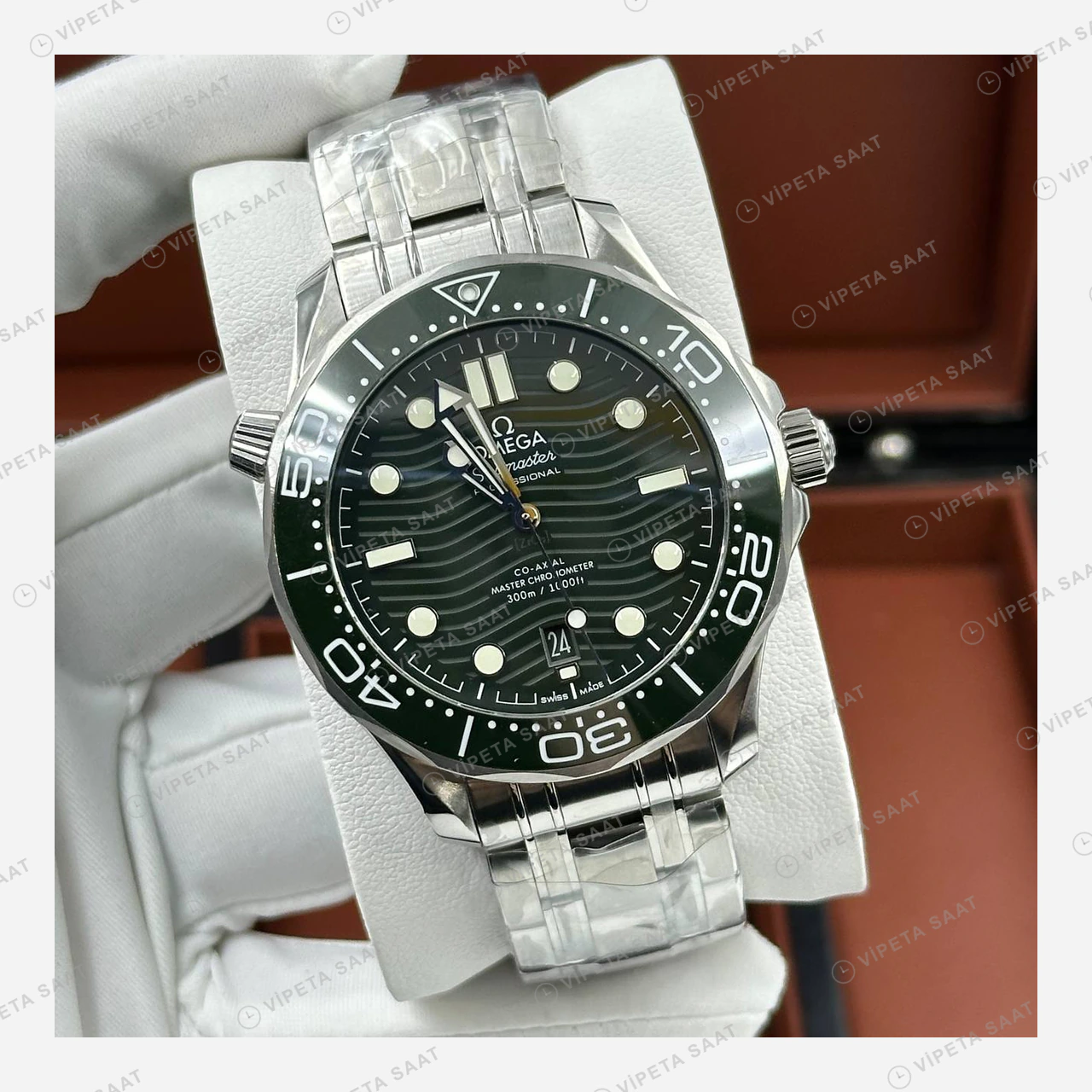 Omega Seamaster Diver 300M Yeşil Kadran Çelik Super Clone ETA Eta Saat karşıdan görünüm