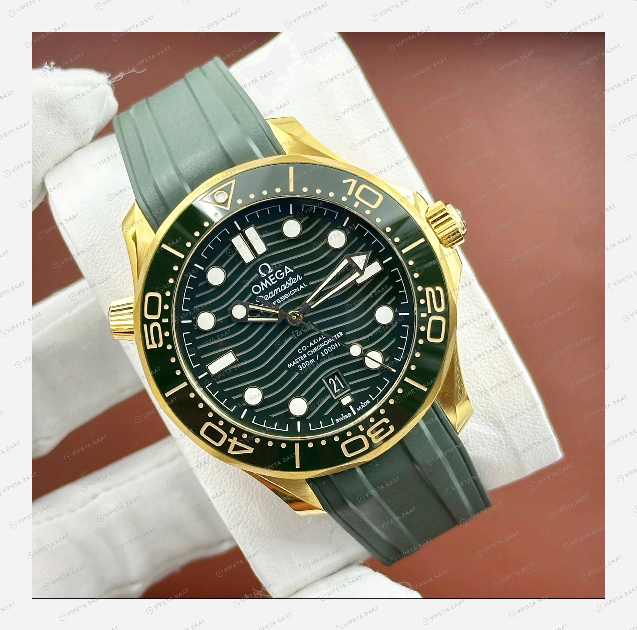 Omega Seamaster Diver 300M Yeşil Kadran Sarı Altın Kauçuk Klasik Super Clone ETA Eta Saat detay 6