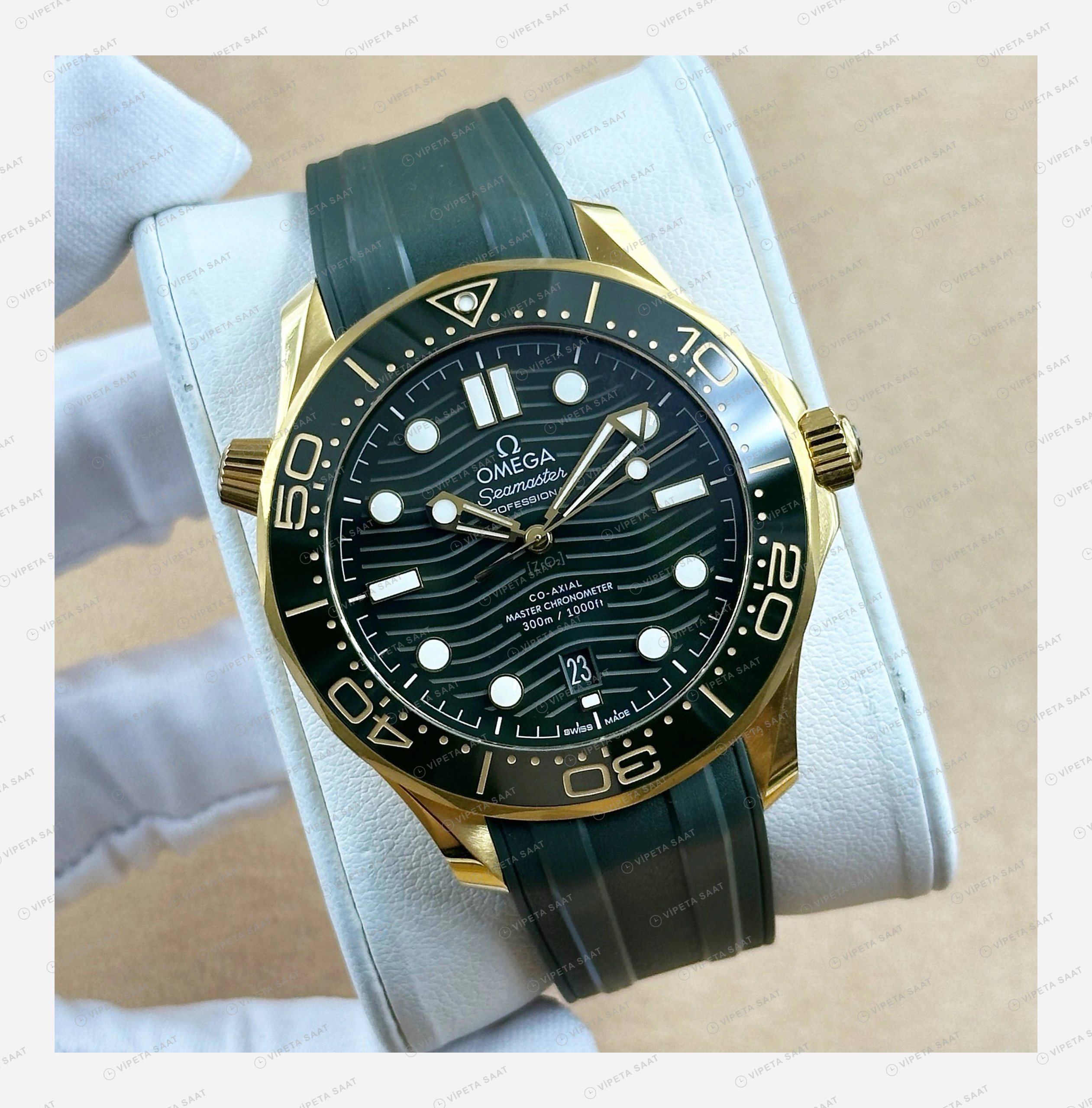 Omega Seamaster Diver 300M Yeşil Kadran Sarı Altın Kauçuk Zarif Super Clone ETA Eta Saat detay 5