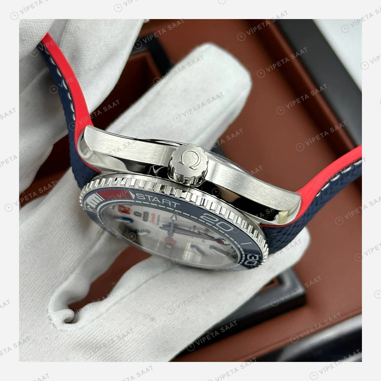 Omega Seamaster Planet Ocean Beyaz Kadran Mavi Bezel Kauçuk Super Clone ETA Eta Saat detay 6