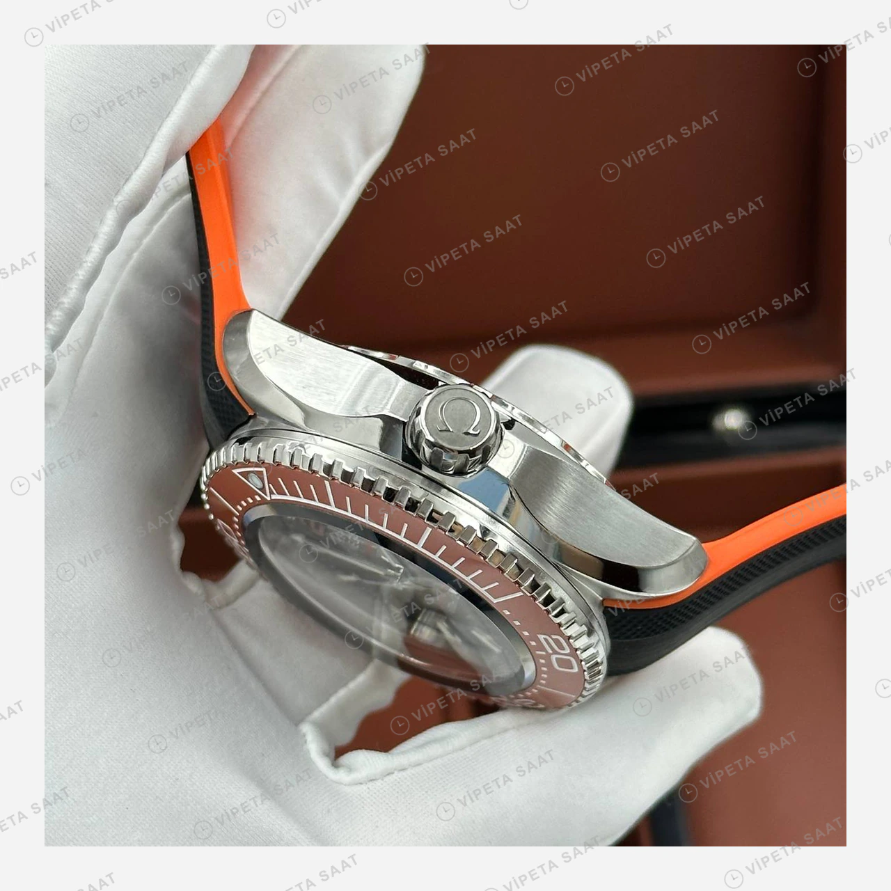 Omega Seamaster Planet Ocean Gri Kadran Turuncu Bezel Kauçuk Super Clone ETA Eta Saat detay 5