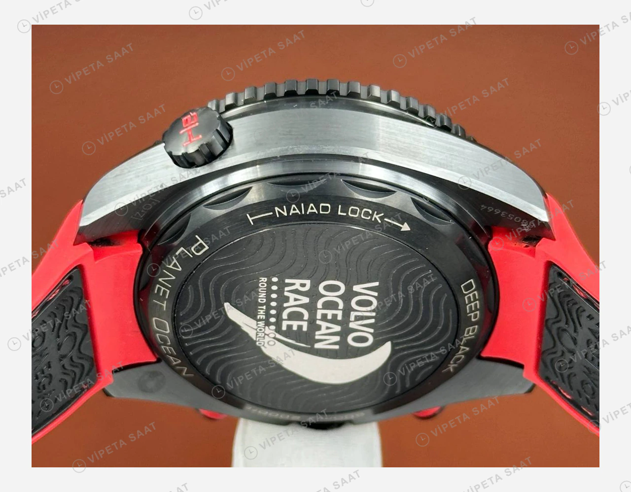 Omega Seamaster Planet Ocean Gri Kırmızı Kronograf Kordon Super Clone ETA Eta Saat yan görünüm