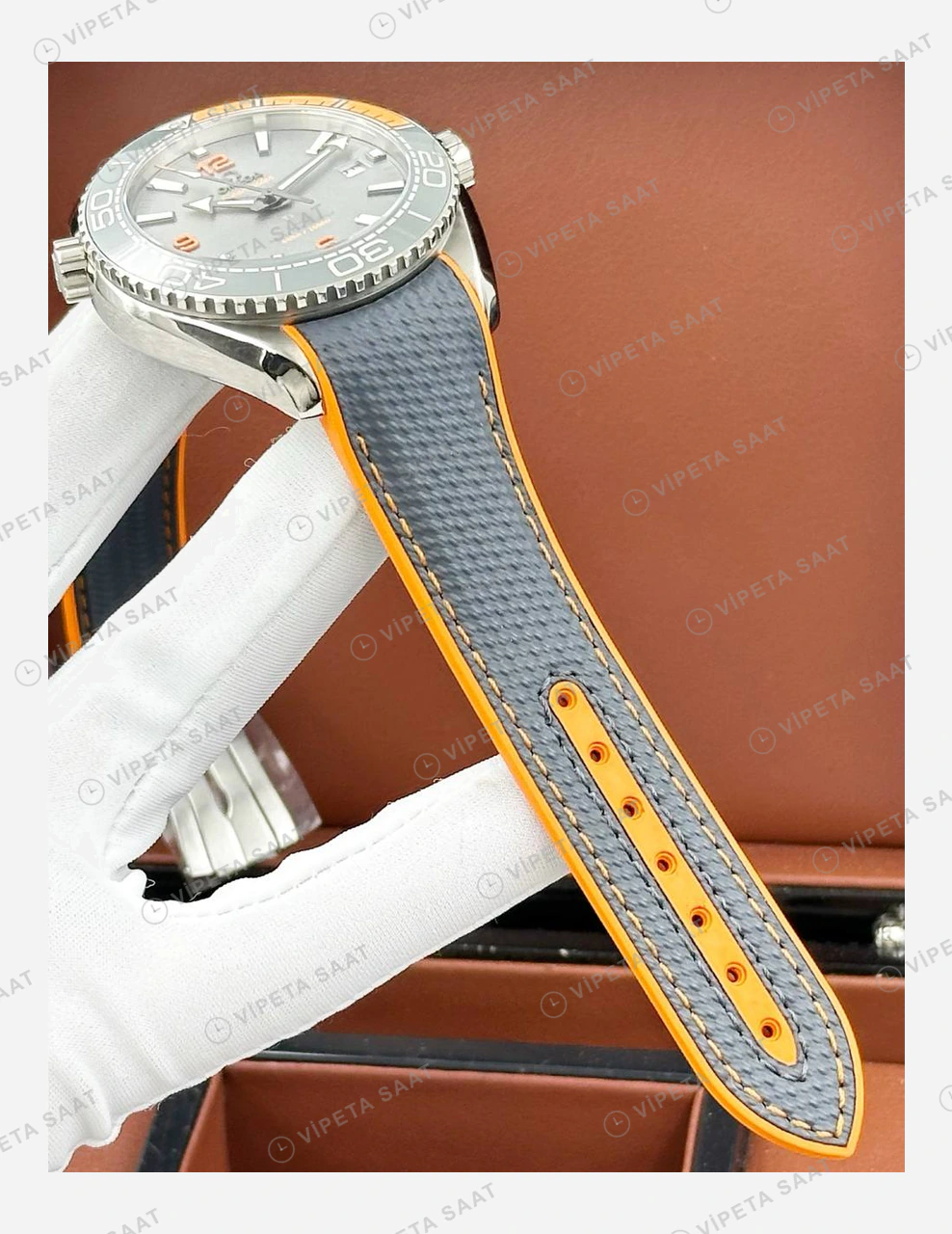 Omega Seamaster Planet Ocean Gri Turuncu Kauçuk Super Clone ETA Eta Saat karşıdan görünüm