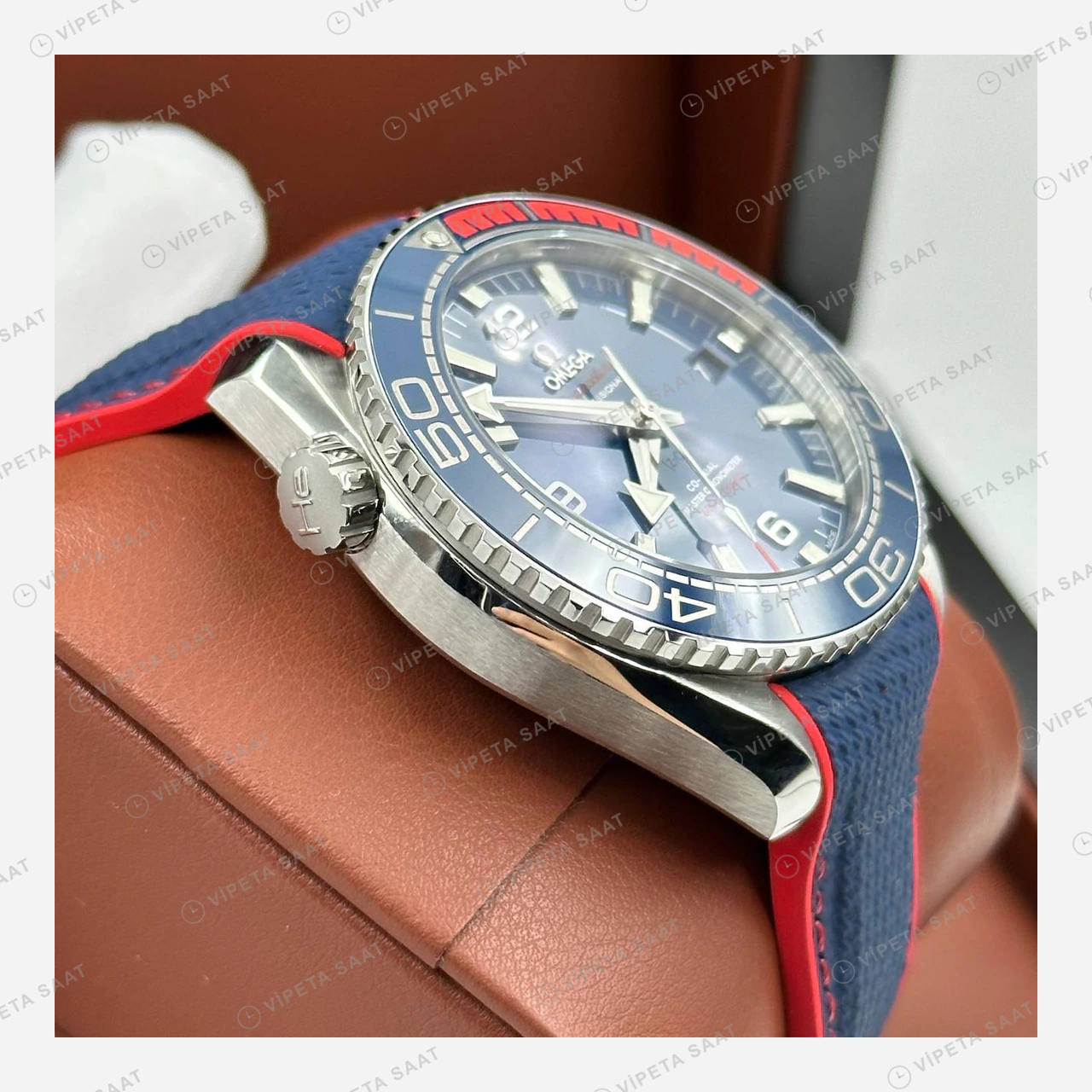 Omega Seamaster Planet Ocean Mavi Kadran Kauçuk Super Clone ETA Eta Saat yan görünüm