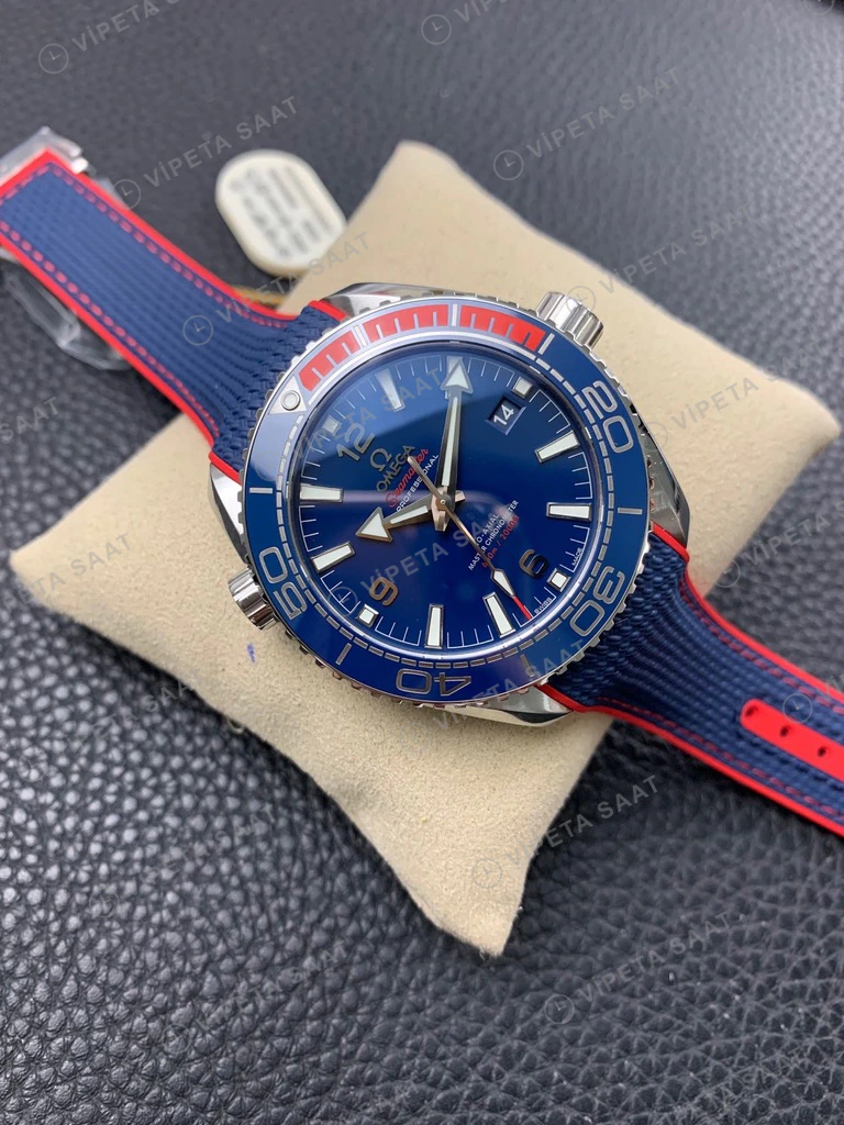 Omega Seamaster Planet Ocean Mavi Kadran Mavi Bezel Kaucuk Kordon Super Clone Eta Eta Saat detay 5