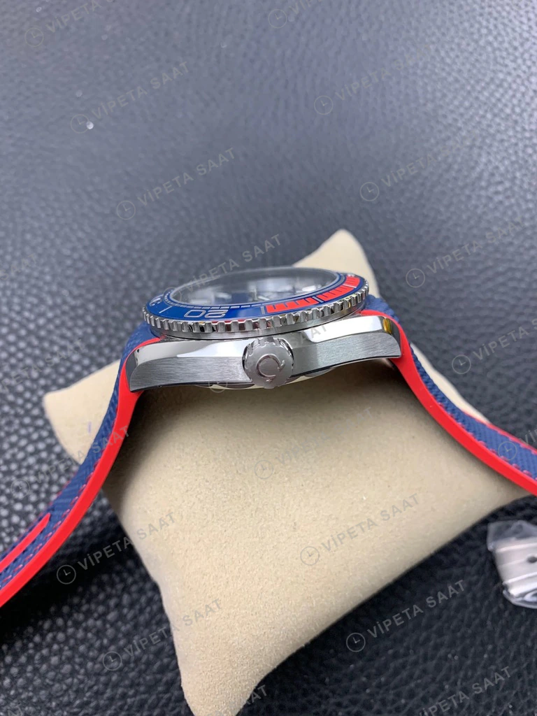 Omega Seamaster Planet Ocean Mavi Kadran Mavi Bezel Kaucuk Kordon Super Clone Eta Eta Saat detay 6