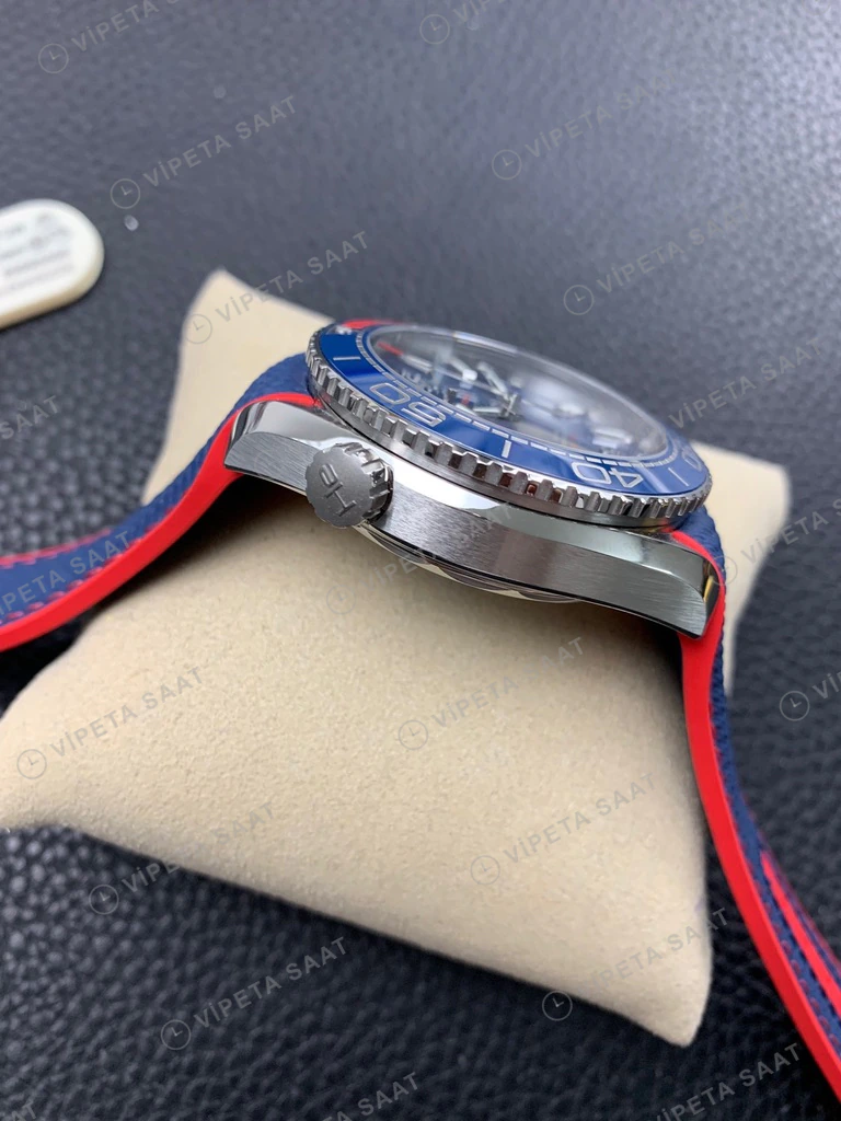 Omega Seamaster Planet Ocean Mavi Kadran Mavi Bezel Kaucuk Kordon Super Clone Eta Eta Saat detay 7