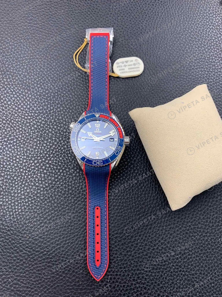 Omega Seamaster Planet Ocean Mavi Kadran Mavi Bezel Kaucuk Kordon Super Clone Eta Eta Saat detay 9
