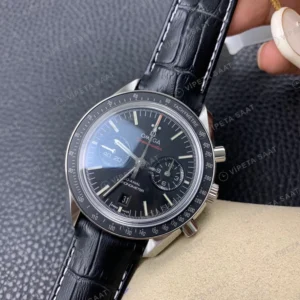 Omega Speedmaster Moonwatch Siyah Kadran Seramik Bezel Siyah Deri Super Clone Eta Eta Saat karşıdan görünüm