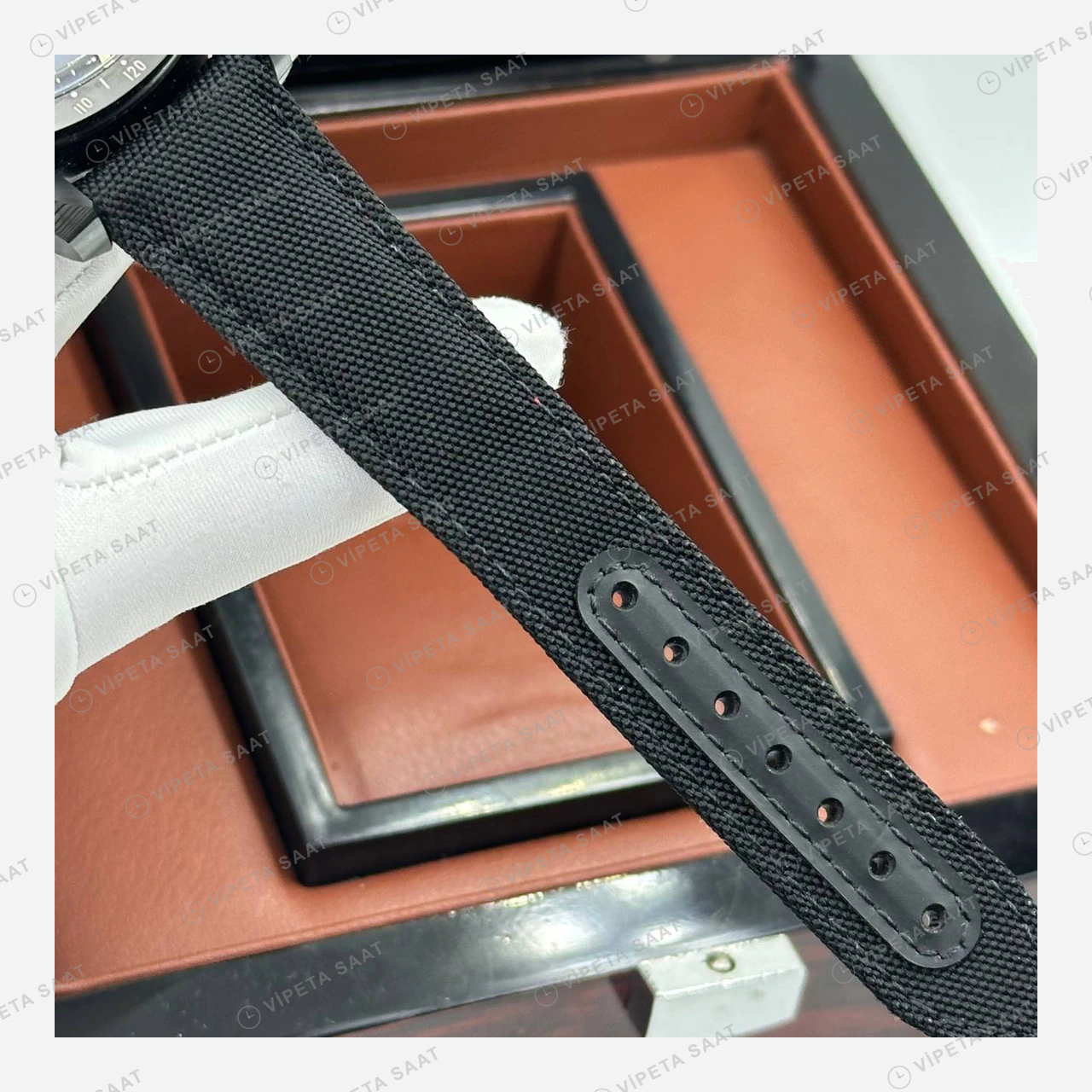 Omega Speedmaster Siyah Kadran Kordon Super Clone ETA Eta Saat karşıdan görünüm