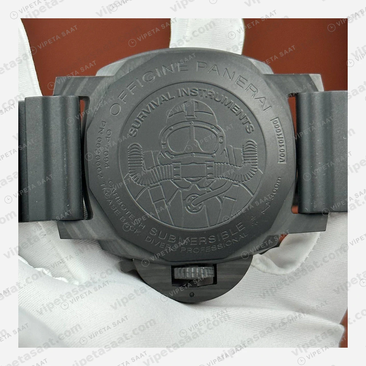 Panerai 42 mm PAM01222 Submersible Karbotech Siyah Kadran Kauçuk Super Clone ETA Eta Saat karşıdan görünüm
