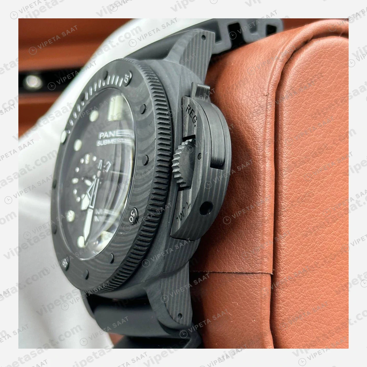 Panerai 42 mm PAM01222 Submersible Karbotech Siyah Kadran Kauçuk Super Clone ETA Eta Saat detay 3