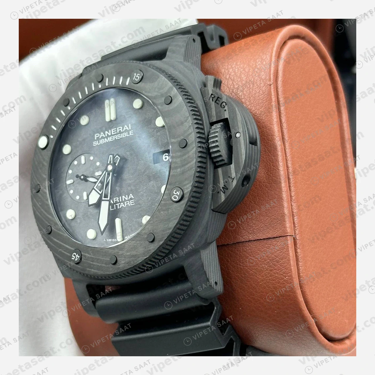 Panerai 42 mm PAM01222 Submersible Karbotech Siyah Kadran Kauçuk Super Clone ETA Eta Saat detay 4
