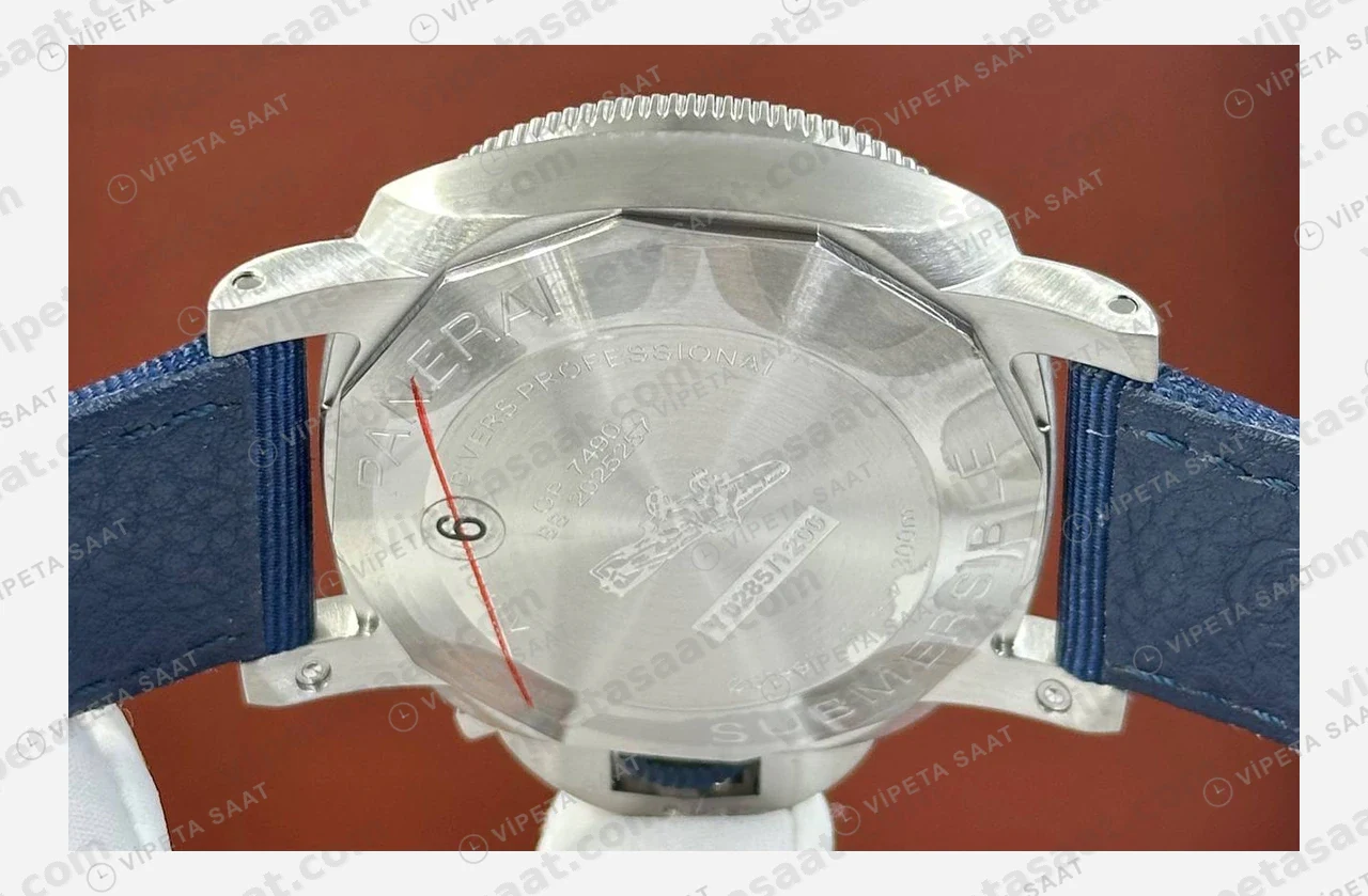 Panerai 42 mm PAM01664 Submersible Mavi Kadran Kauçuk Super Clone ETA Eta Saat yan görünüm