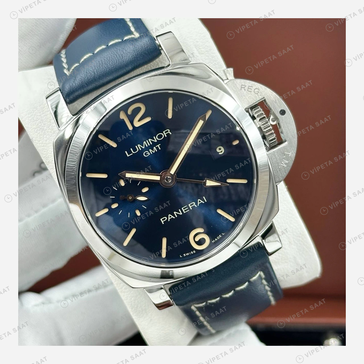 Panerai 44 mm PAM01361 Luminor GMT Mavi Kadran Klasik Super Clone ETA Eta Saat karşıdan görünüm