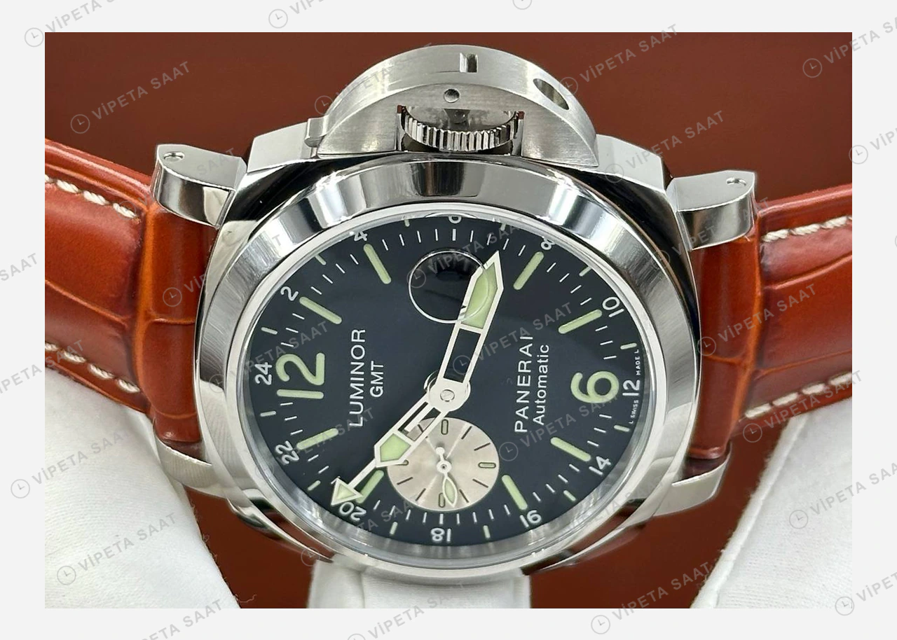 Panerai 44 mm PAM01361 Luminor GMT Siyah Kadran Deri Super Clone ETA Eta Saat detay 5